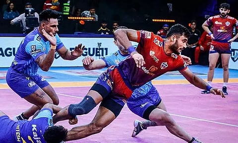 புரோ கபடி லீக்; தெலுங்கு டைட்டன்ஸ் அணியை வீழ்த்தி தபாங் டெல்லி வெற்றி