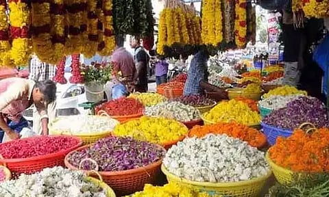 கார்த்திகை தீப விழா எதிரொலி.. பூக்களின் விலை கிடுகிடு உயர்வு