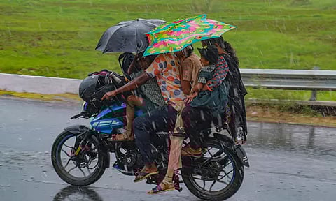 எந்தெந்த மாவட்டங்களில் பள்ளி, கல்லூரிகளுக்கு நாளை விடுமுறை?