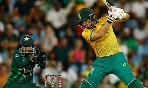 தென் ஆப்பிரிக்கா - பாகிஸ்தான் 3வது டி20: மழையால் டாஸ் போடுவதில் தாமதம்