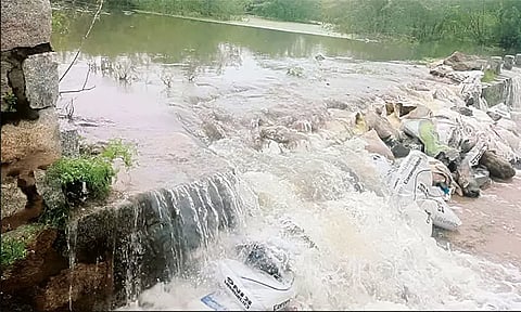 தொடர் மழை: விழுப்புரம் மாவட்டத்தில் 1,056 ஏரிகள் நிரம்பின