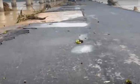 தூத்துக்குடி: ஏரல் தரைப்பாலம் வெள்ளத்தால் சேதம்.. 4-வது நாளாக போக்குவரத்துக்கு தடை