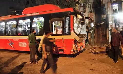 மும்பை பஸ் விபத்து: பலி எண்ணிக்கை 8 ஆக உயர்வு