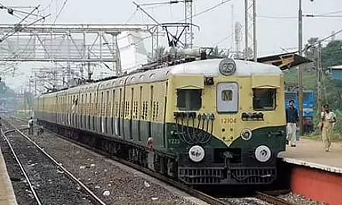 சென்னை சென்டிரல்- கும்மிடிப்பூண்டி மின்சார ரெயில் புறப்படும் நேரம் மாற்றம்