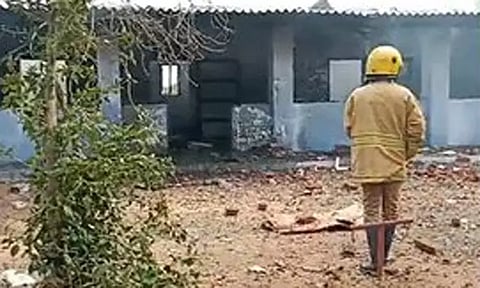 சாத்தூர் அருகே பட்டாசு ஆலையில் வெடி விபத்து: 3 அறைகள் தரைமட்டம்