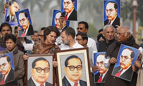 எதிர்க்கட்சிகள் அமளி: நாடாளுமன்ற இரு அவைகளும் மதியம் 2 மணி வரை ஒத்திவைப்பு