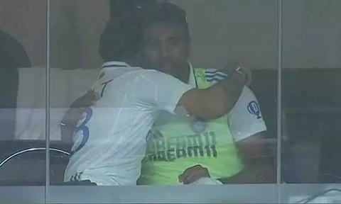 ஓய்வை அறிவித்த அஸ்வின்..கட்டியணைத்து நெகிழ்ந்த கோலி..வீடியோ