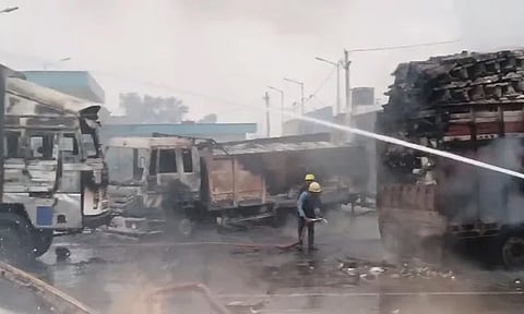 ஜெய்ப்பூர்: வாகனங்கள் மோதி பயங்கர தீ விபத்து - 7 பேர் பலி; 30க்கும் மேற்பட்டோர் காயம்