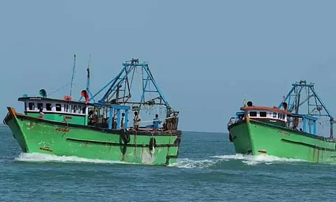 மறு அறிவிப்பு வரும் வரை மீனவர்கள் கடலுக்கு செல்ல வேண்டாம் - மீன்வளத்துறை அறிவுறுத்தல்