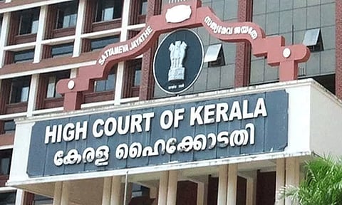 வயநாடு எம்.பி. பிரியங்கா காந்தியை தகுதிநீக்கம் செய்யக்கோரி கேரள ஐகோர்ட்டில் மனு