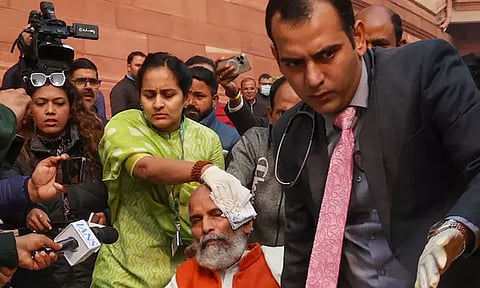 நாடாளுமன்ற அமளி: காயமடைந்த பாஜக எம்.பி.க்கள் மருத்துவமனையில் இருந்து டிஸ்சார்ஜ்