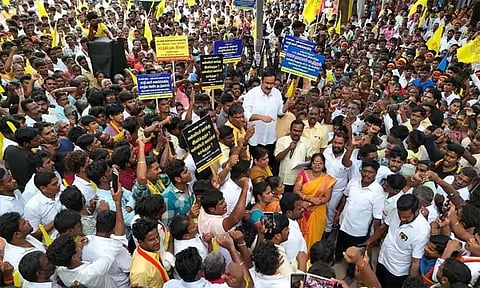 வன்னியர் உள்ஒதுக்கீடு: தமிழக அரசைக் கண்டித்து பாமக ஆர்ப்பாட்டம்