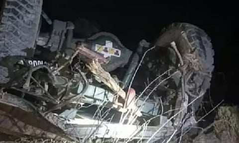 ஜம்மு காஷ்மீர்: ராணுவ வாகனம் பள்ளத்தாக்கில் கவிழ்ந்து விபத்து - 5 வீரர்கள் உயிரிழப்பு