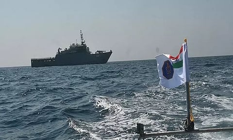 கடற்கொள்ளை சம்பவங்கள்; மேற்கு அரபி கடலில் கப்பல்களை குவித்த இந்திய கடற்படை