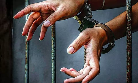 கேரளாவில் கஞ்சாவுடன் மார்க்சிஸ்ட் கம்யூனிஸ்டு கட்சி எம்.எல்.ஏ. மகன் உள்பட 9 பேர் கைது