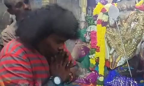 Actor Yogi Babu visits Lord Murugan temple in Thiruttani