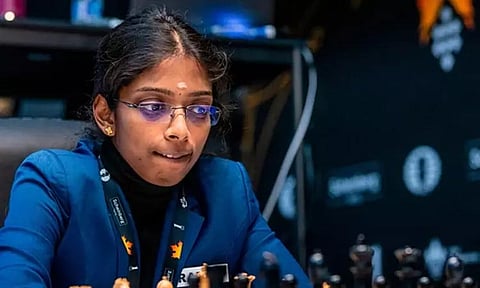 உலக பிளிட்ஸ் சாம்பியன்ஷிப்: வெண்கலப் பதக்கம் வென்ற தமிழக வீராங்கனை