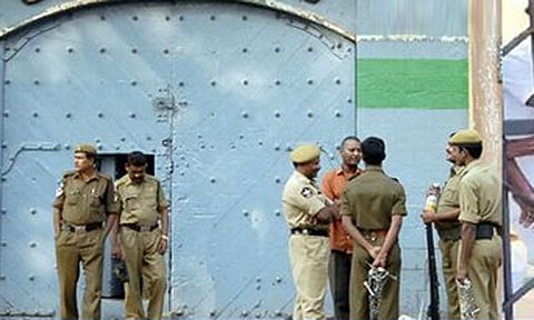 சிறையில் கைதிகளுக்குள் சாதி பாகுபாடு கூடாது - உள்துறை அமைச்சகம்