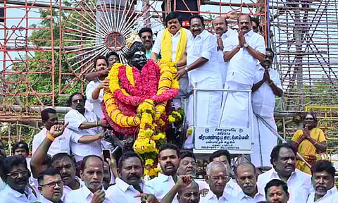 வீரபாண்டிய கட்டபொம்மன் பிறந்தநாள்: அ.தி.மு.க. சார்பில் மரியாதை