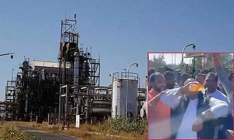 யூனியன் கார்பைடு கழிவுகளை அழிக்கும் நடைமுறைக்கு எதிர்ப்பு- 2 பேர் தீக்குளித்தனர்