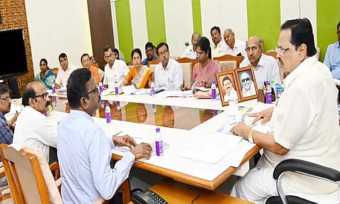 நீர்வளத்துறை அமைச்சர் துரைமுருகன் தலைமையில் துறை ரீதியான ஆய்வுக்கூட்டம்