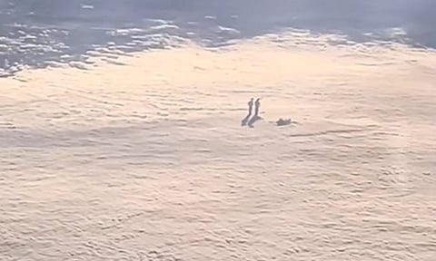 மேகங்கள் மீது நின்ற ஏலியன்கள்? வீடியோ வைரல்