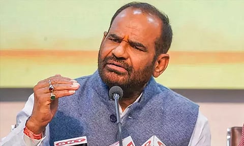 தெற்கில் இருந்து வந்த ஹேமா மாலினி பெண் இல்லையா? பிதூரி கேள்வி