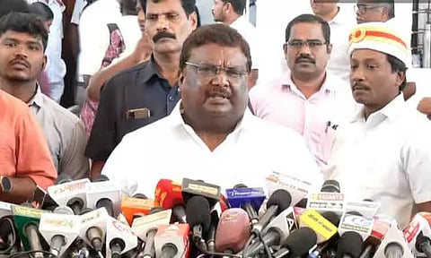 தமிழக சட்டமன்றத்தின் மரபுகளை மாற்ற கவர்னர் முயற்சிக்கிறார் - அமைச்சர் சிவசங்கர்