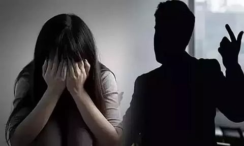 பள்ளிக்கு நடந்து சென்ற சிறுமிக்கு பாலியல் தொல்லை கொடுத்தவர் கைது