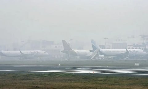 டெல்லியில் கடும் பனிமூட்டம்: விமான சேவை பாதிப்பு