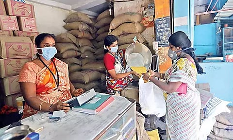 பொங்கல் பரிசு தொகுப்பு: நாளை அனைத்து ரேஷன் கடைகளும் செயல்படும்