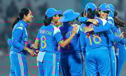 மகளிர் ஒருநாள் கிரிக்கெட்; முதல் ஆட்டத்தில் இந்தியா - அயர்லாந்து அணிகள் இன்று மோதல்