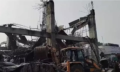 உத்தர பிரதேசம்: ரெயில் நிலையத்தில் கட்டிடம் இடிந்து விபத்து- மீட்பு பணிகள் தீவிரம்