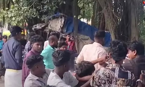 பொங்கல் கொண்டாட்டத்தில் கைகலப்பு: ஒருவரை ஒருவர் சரமாரியாக தாக்கிக் கொண்ட மாணவர்கள்