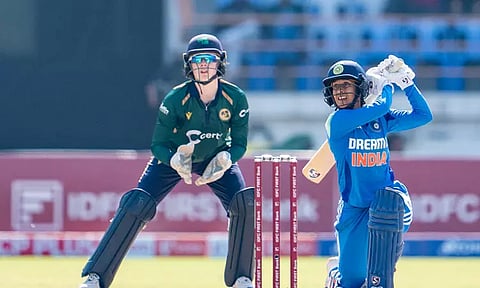 மகளிர் ஒருநாள் கிரிக்கெட்: அயர்லாந்து வெற்றி பெற இமாலய இலக்கு நிர்ணயித்த இந்தியா