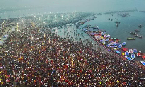 உ.பி. : மகா கும்பமேளா தொடங்கியது - லட்சக்கணக்கான பக்தர்கள் திரண்டனர்