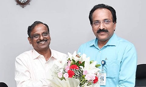 இஸ்ரோ தலைவராக பொறுப்பேற்றார் தமிழகத்தை சேர்ந்த வி.நாராயணன்