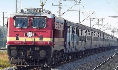 புதிய ரெயில் பாதை திட்டம்: தமிழக அரசின் கோரிக்கையால் கைவிடப்பட்டதா..? - தெற்கு ரெயில்வே விளக்கம்