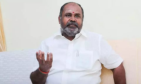 ஜல்லிக்கட்டு போட்டிகளில் மாடுபிடி வீரர்களை தேர்வு செய்வதில் பாரபட்சம் - ஆர்.பி.உதயகுமார் குற்றச்சாட்டு