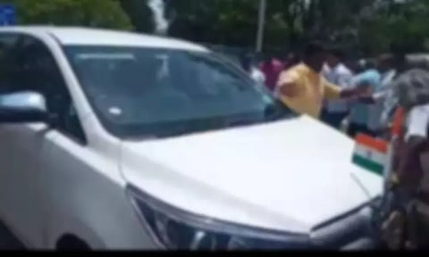 மதுரையில் அமைச்சர் கார் மோதி முதியவர் காயம்