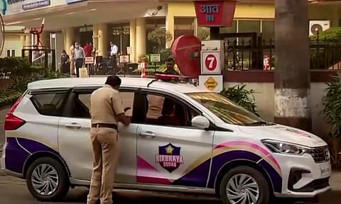 நடிகர் சயீப் அலிகானை கத்தியால் குத்தியவரை பிடிக்க 30 தனிப்படை அமைப்பு