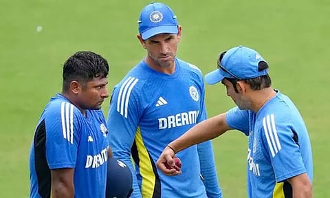 சர்பராஸ் அந்த தவறை செய்திருந்தாலும் நீங்கள் அவரை குறை சொல்ல கூடாது - கம்பீருக்கு முன்னாள் வீரர் அட்வைஸ்