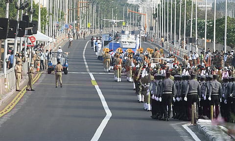 குடியரசு தின அணிவகுப்பு ஒத்திகை: காமராஜர் சாலையில் போக்குவரத்து மாற்றம்