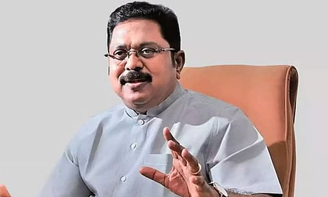 பாடப்புத்தகங்களை அச்சடிக்கும் பணியை அண்டை மாநிலத்திற்கு வழங்குவதா..? - டி.டி.வி. தினகரன் கண்டனம்