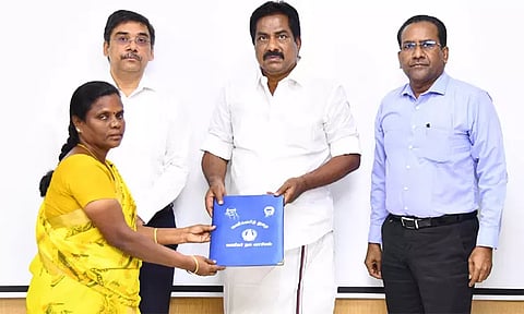 மறைந்த வணிகர் நல வாரிய உறுப்பினர்களின் குடும்பத்தினருக்கு நிதியுதவி - அமைச்சர் மூர்த்தி வழங்கினார்