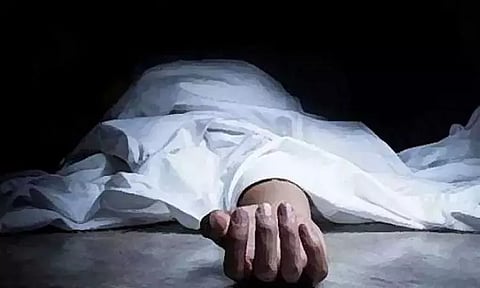 சென்னை: போலீஸ் நிலையம் முன் தீக்குளித்த தொழிலாளி உயிரிழப்பு