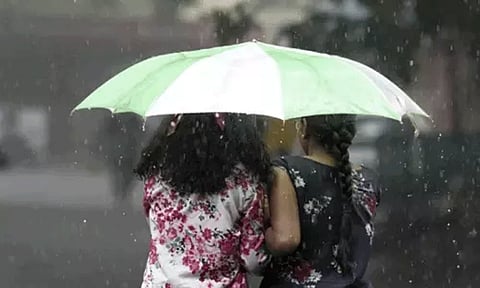 பிற்பகல் 1 மணி வரை 4 மாவட்டங்களில் மழைக்கு வாய்ப்பு