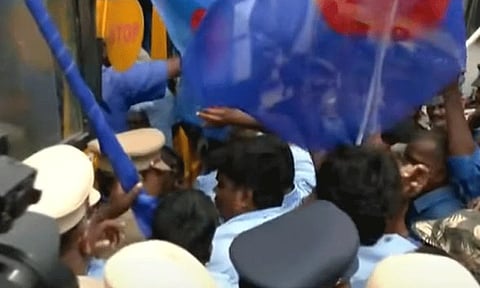 சீமான் வீட்டை முற்றுகையிட முயன்றவர்கள் கைது