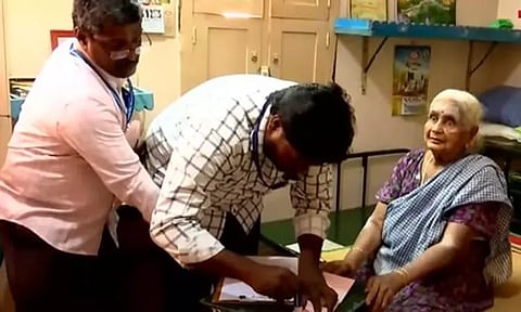 ஈரோடு இடைத்தேர்தலுக்கான தபால் வாக்குப்பதிவு தொடங்கியது