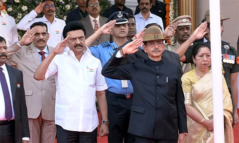 76-வது குடியரசு தினம்: கவர்னர் ஆர்.என்.ரவி தேசியக்கொடி ஏற்றி வைத்தார்